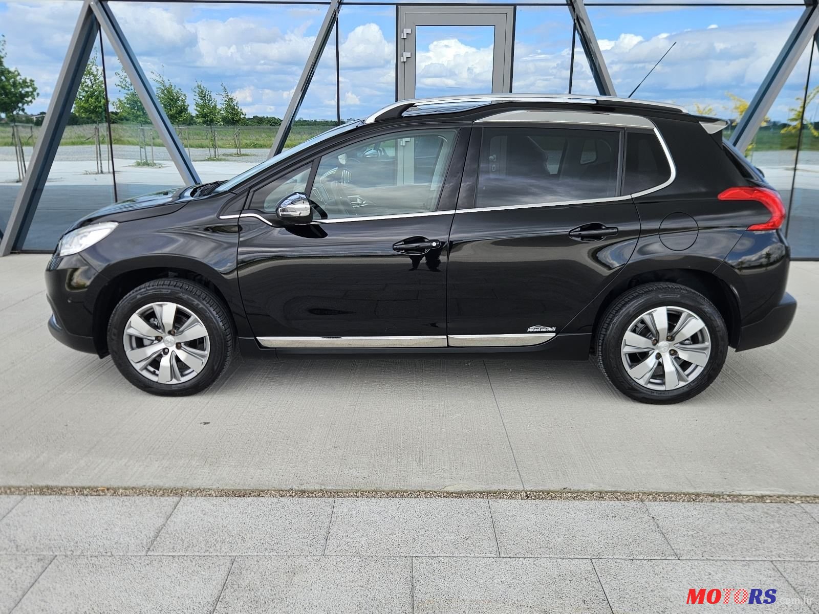 2015' Peugeot 2008 1,2 photo #3