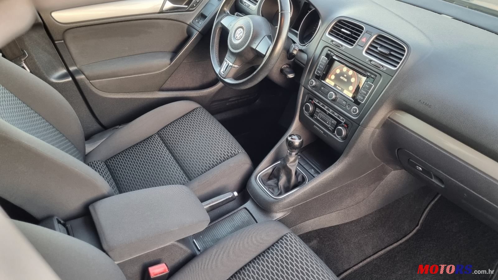 2011' Volkswagen Golf VI 1,6 Tdi photo #1