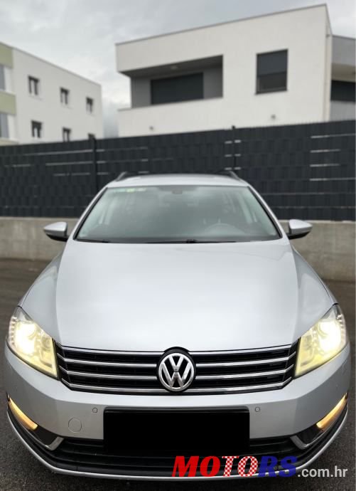 2011' Volkswagen Passat Variant photo #1