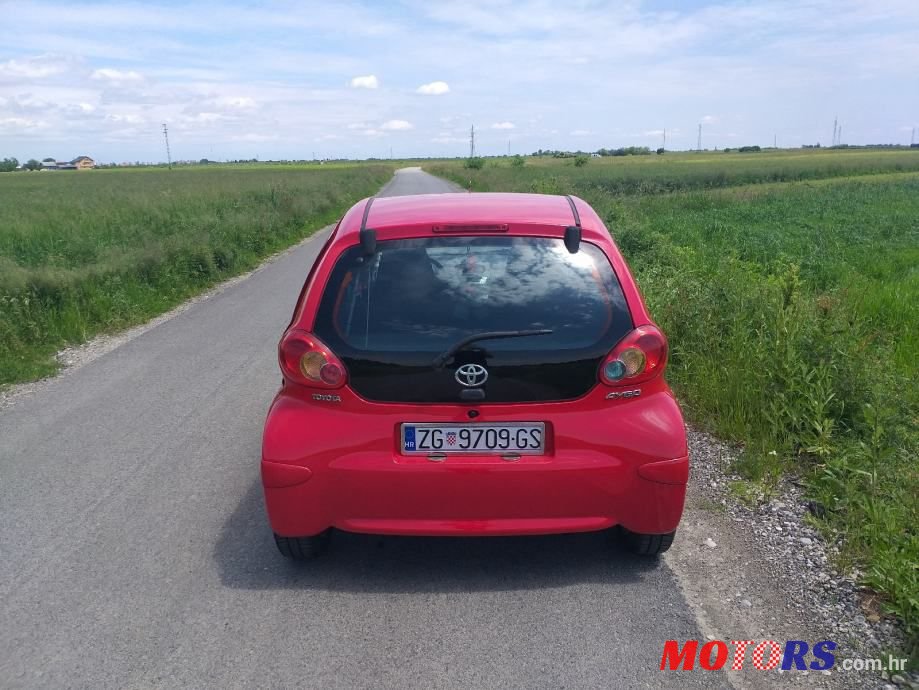 2006' Toyota Aygo photo #2