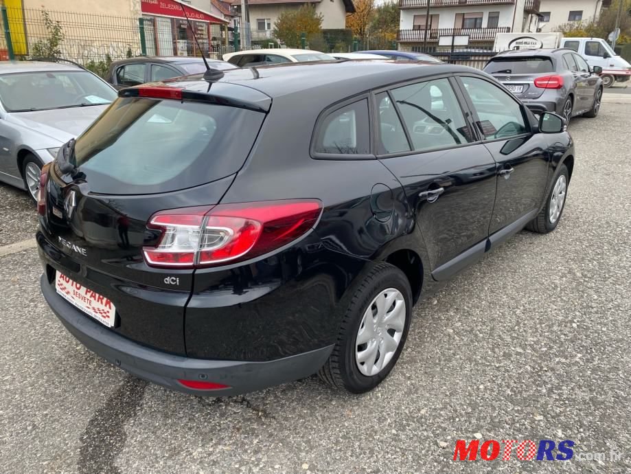 2011' Renault Megane Grandtour photo #4