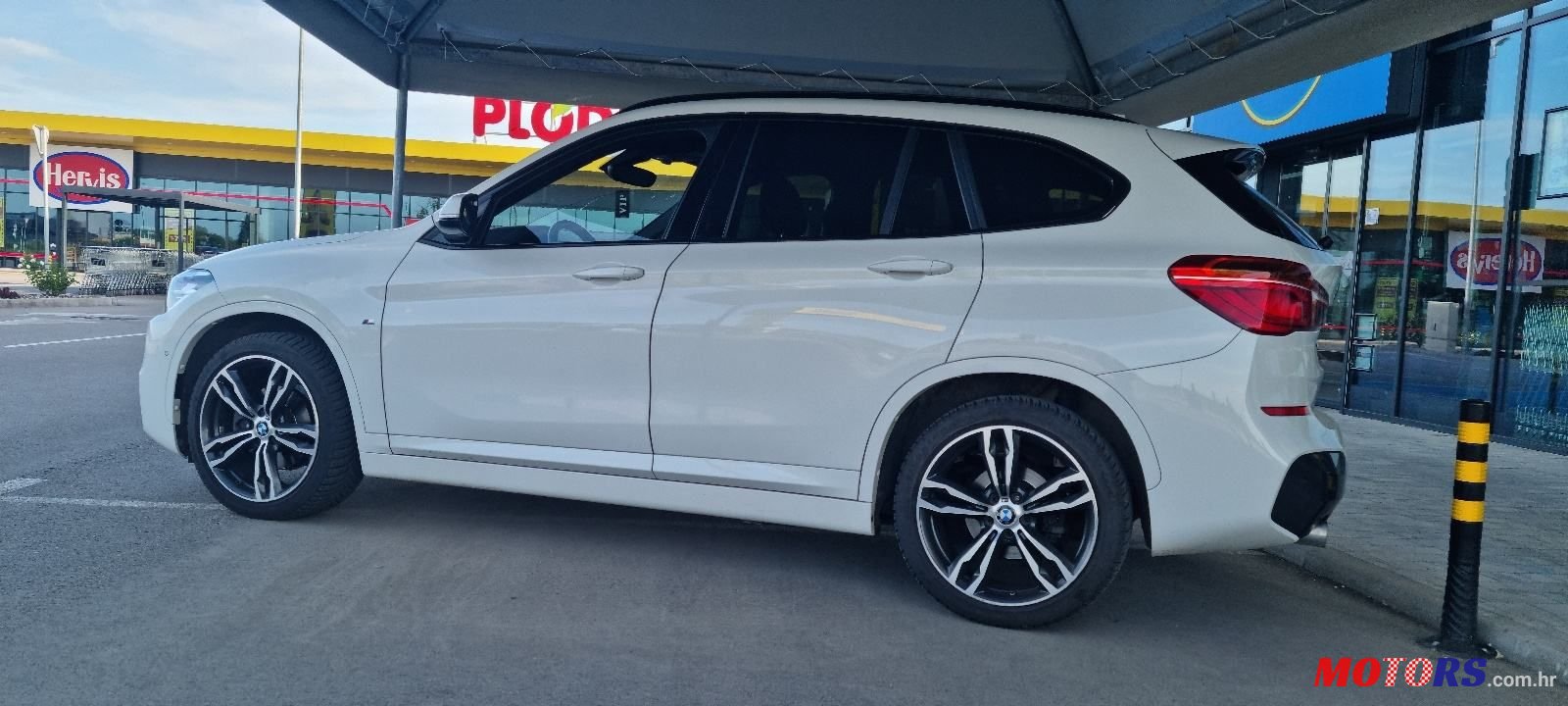 2017' BMW X1 18D photo #2