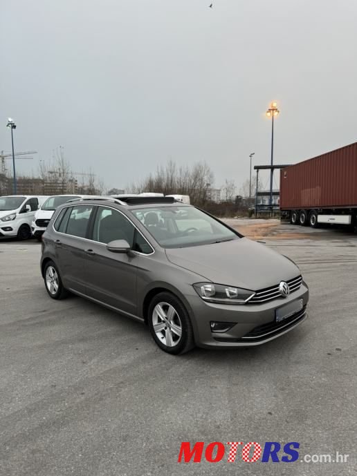 2016' Volkswagen Golf Sportsvan photo #3