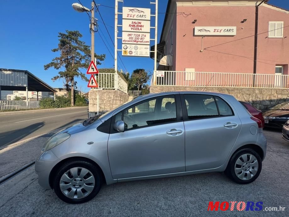 2009' Toyota Yaris photo #5