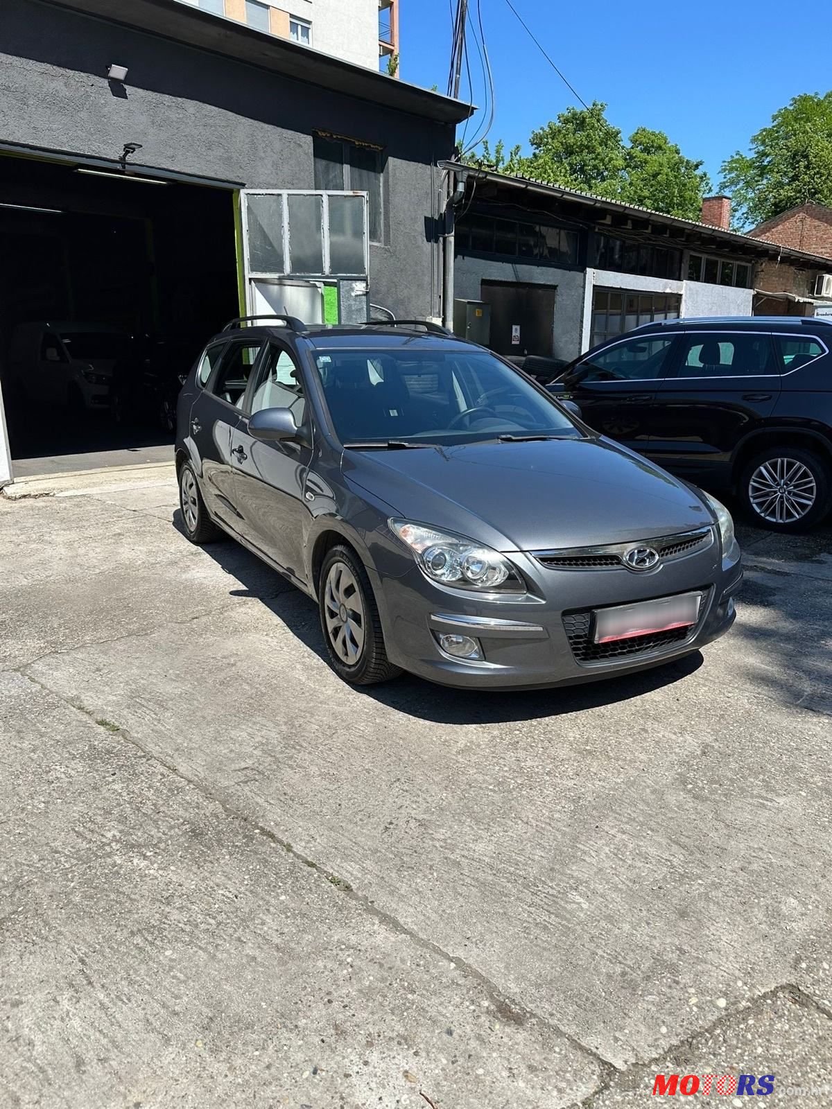 2010' Hyundai i30 Cw photo #2