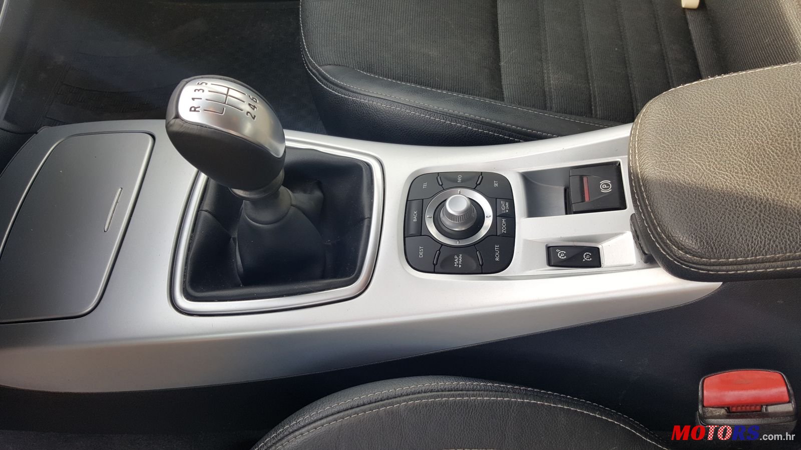 2009' Renault Laguna photo #5