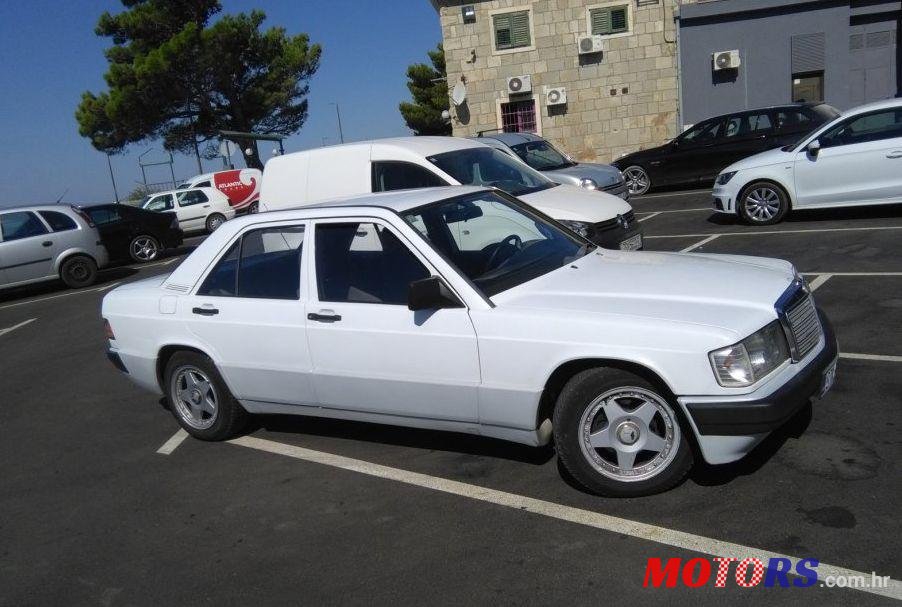 1990' Mercedes-Benz 190 D photo #2