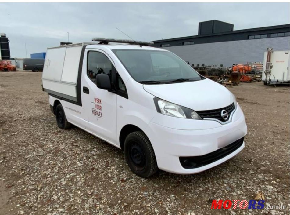 2016' Nissan photo #2