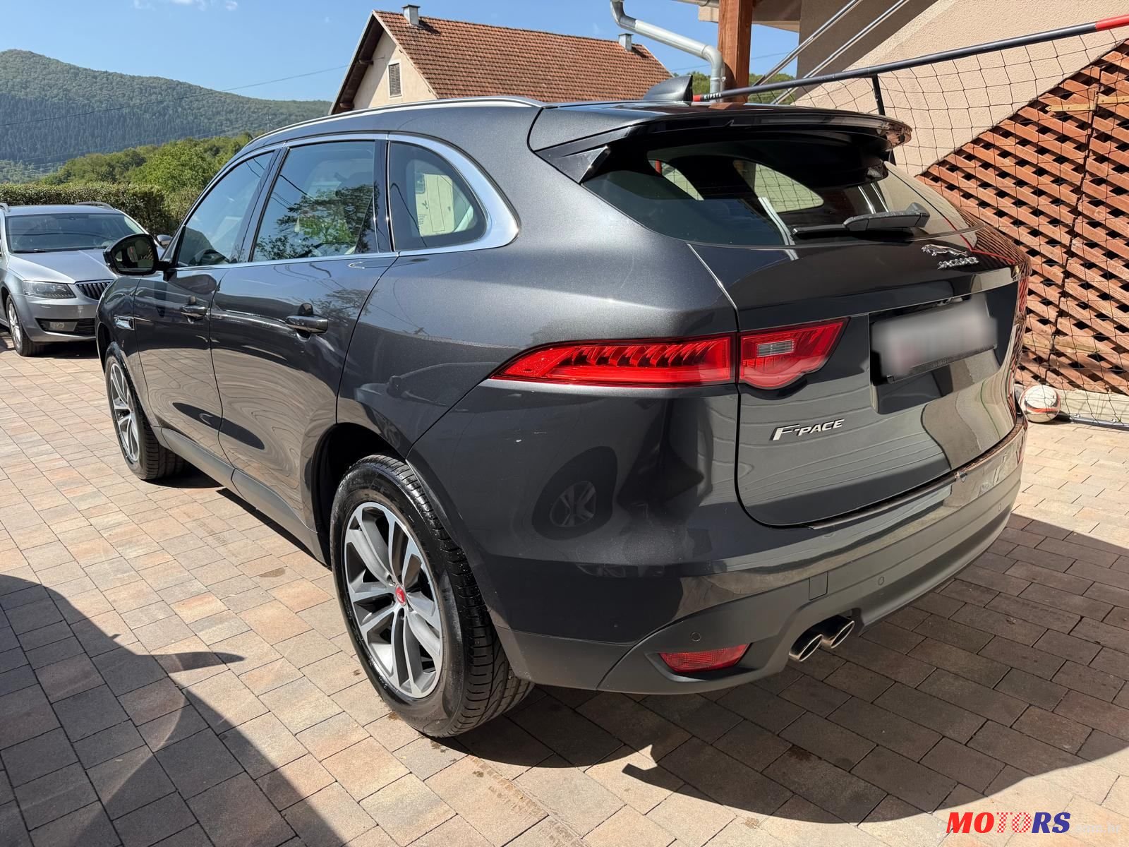 2017' Jaguar F-Pace 2.0 D photo #4