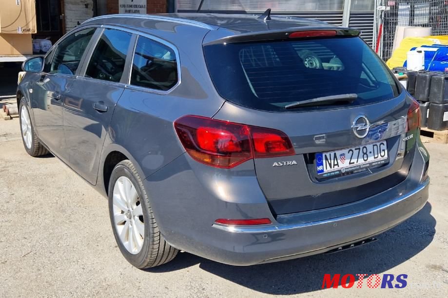2015' Opel Astra Karavan photo #3