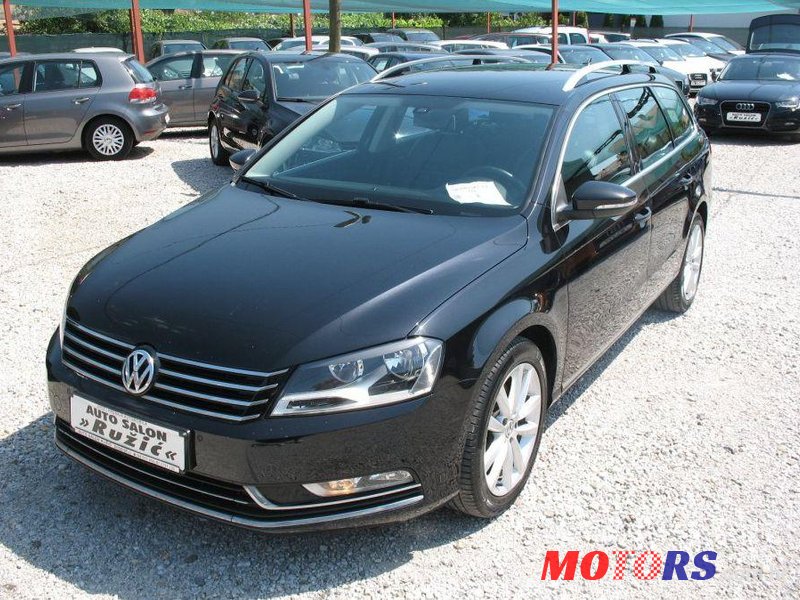 2012' Volkswagen Passat Variant photo #2