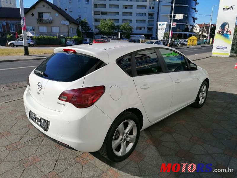2012' Opel Astra 1,7 Cdti photo #4
