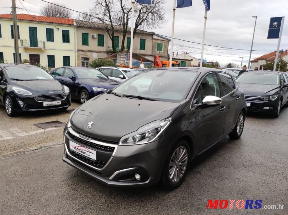 2019' Peugeot 208 1,2 photo #1
