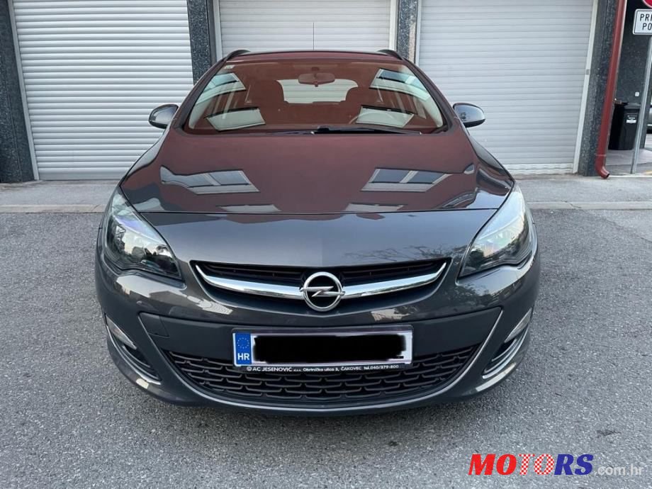 2013' Opel Astra Karavan photo #3