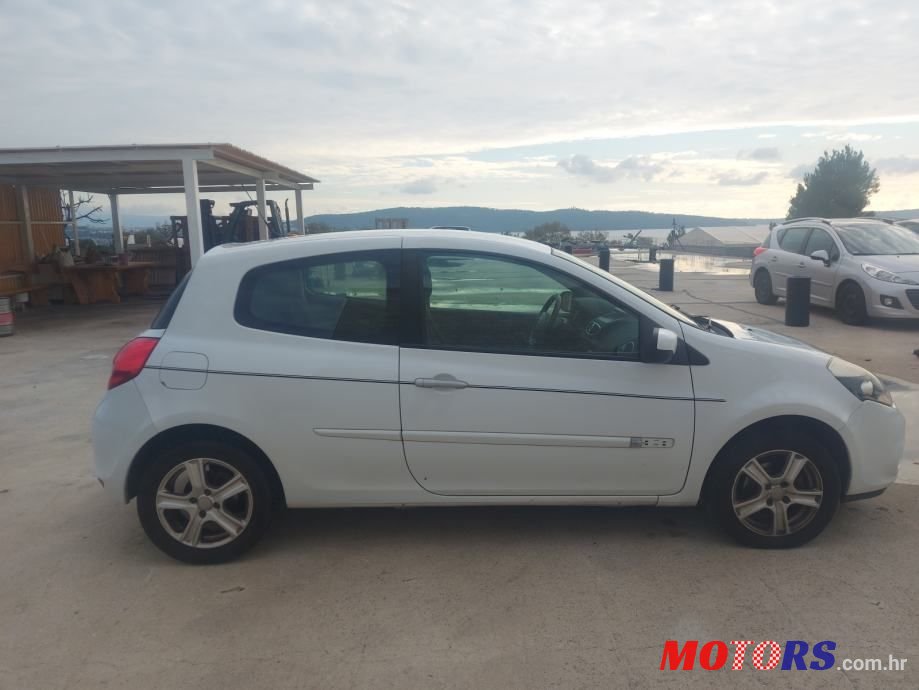 2011' Renault Clio 1,5 Dci photo #5
