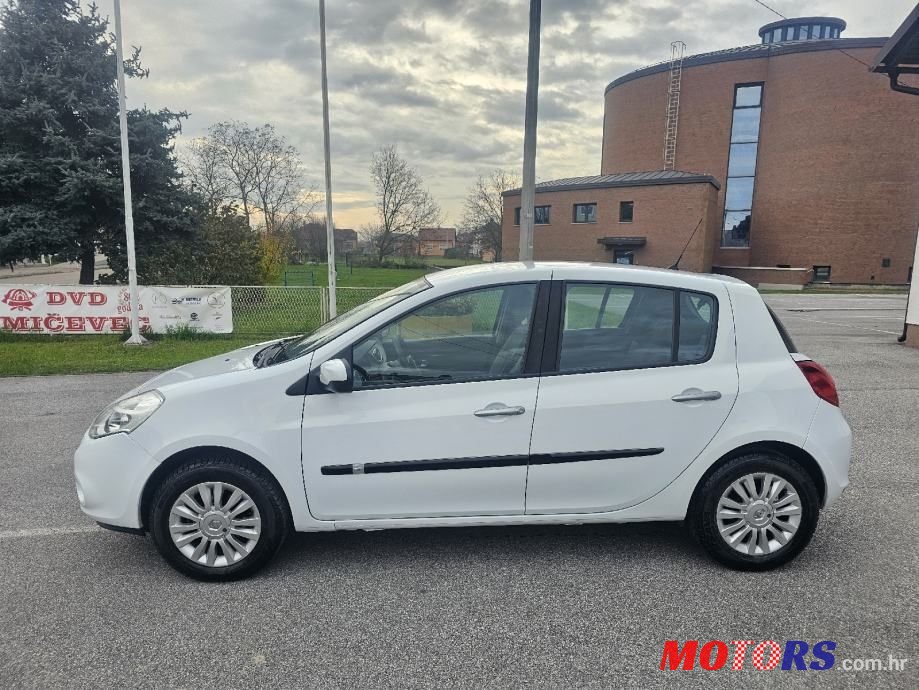 2011' Renault Clio 1,2 16V photo #3