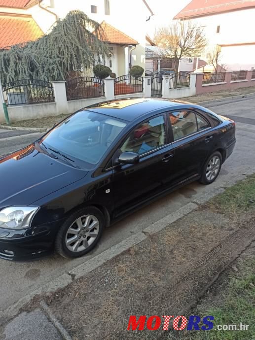 2005' Toyota Avensis photo #5