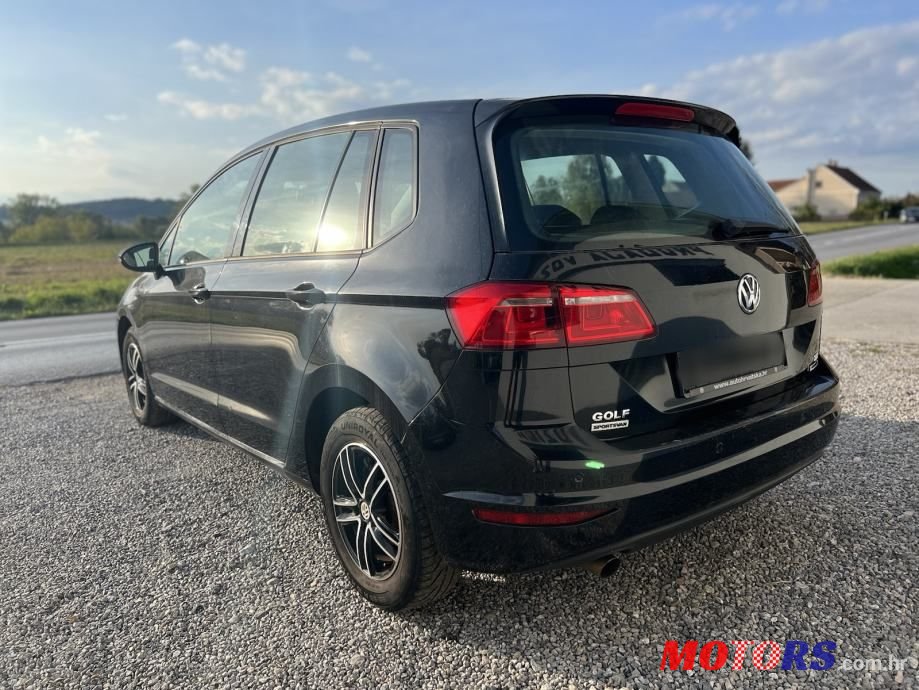 2015' Volkswagen Golf Sportsvan photo #5