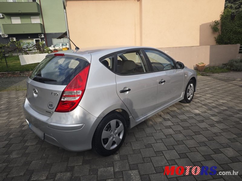 2011' Hyundai i30 1,6 Crdi photo #6