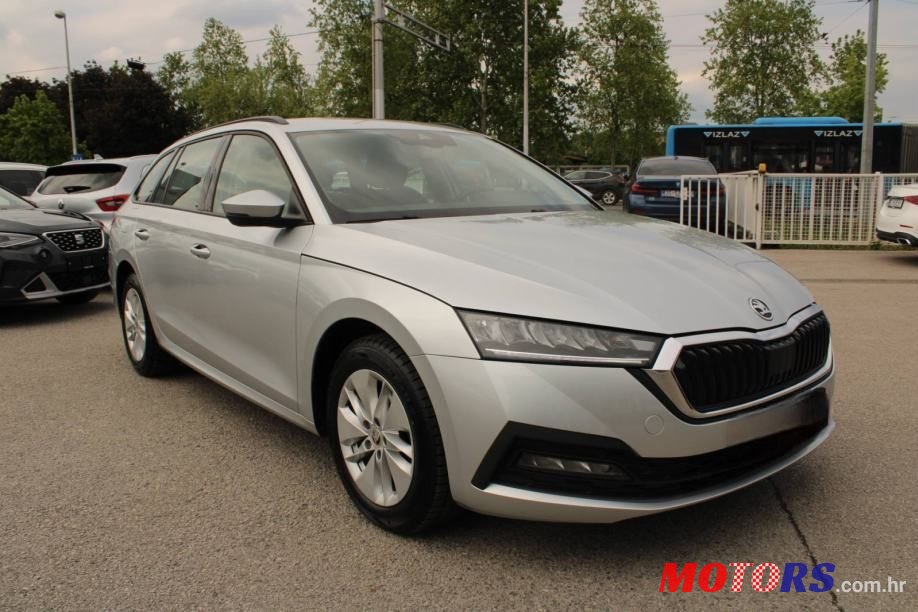 2020' Skoda Octavia Combi photo #1