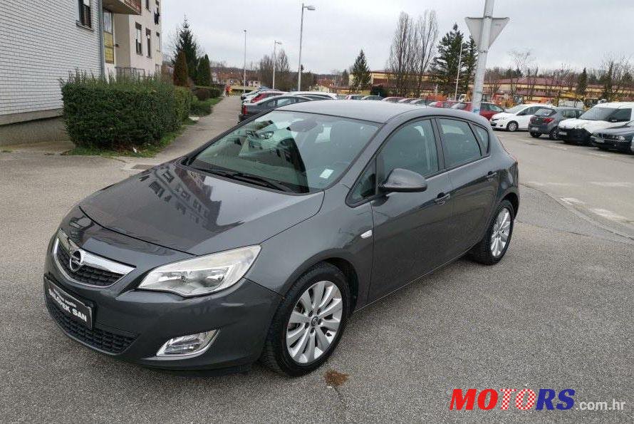 2010' Opel Astra 1,7 Cdti photo #1