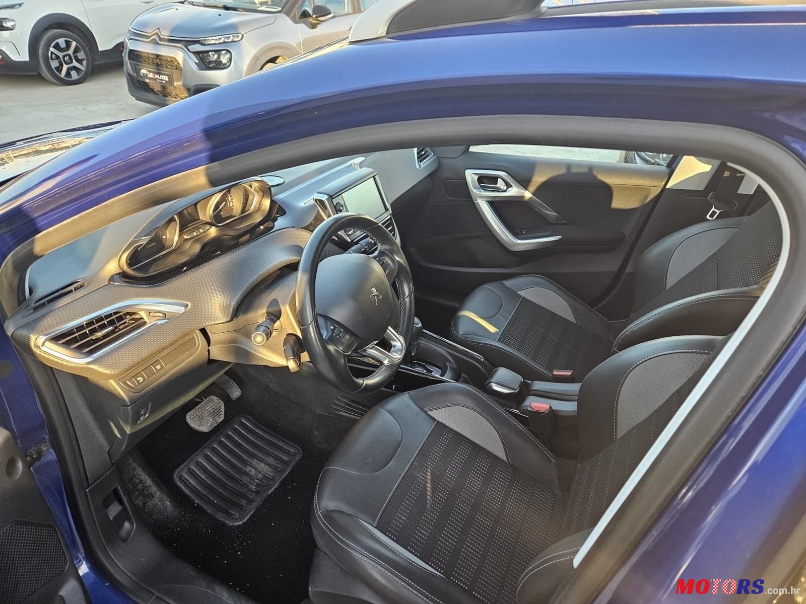 2019' Peugeot 2008 1,5 Bluehdi photo #6