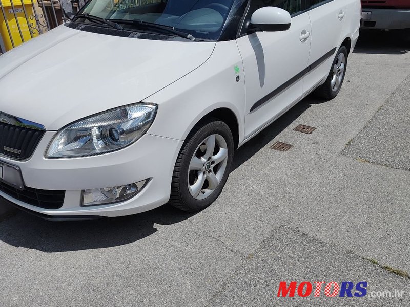 2011' Skoda Fabia Combi photo #2