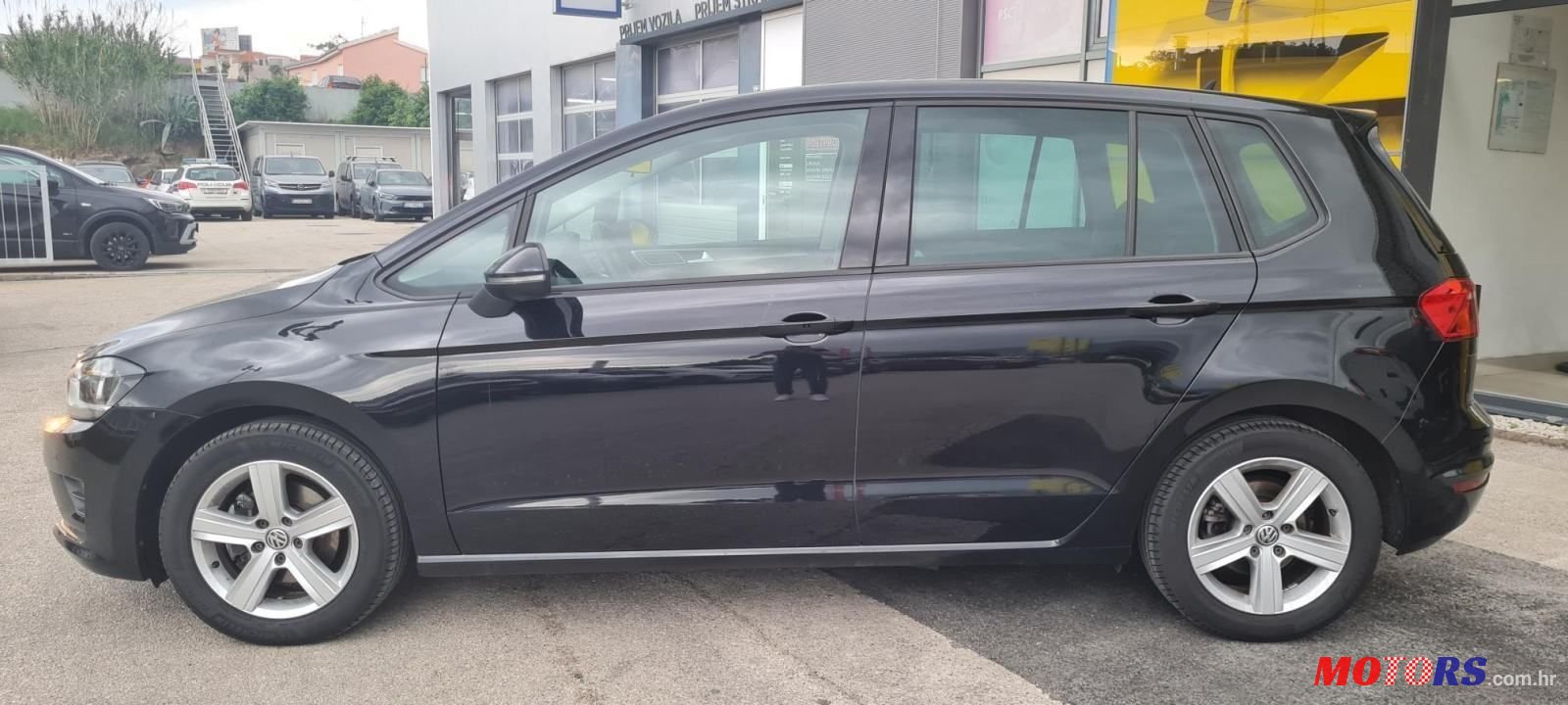 2017' Volkswagen Golf Sportsvan photo #3