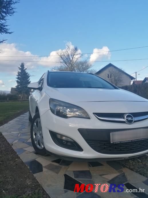 2015' Opel Astra Karavan photo #2