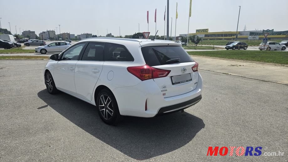 2015' Toyota Auris Karavan photo #6