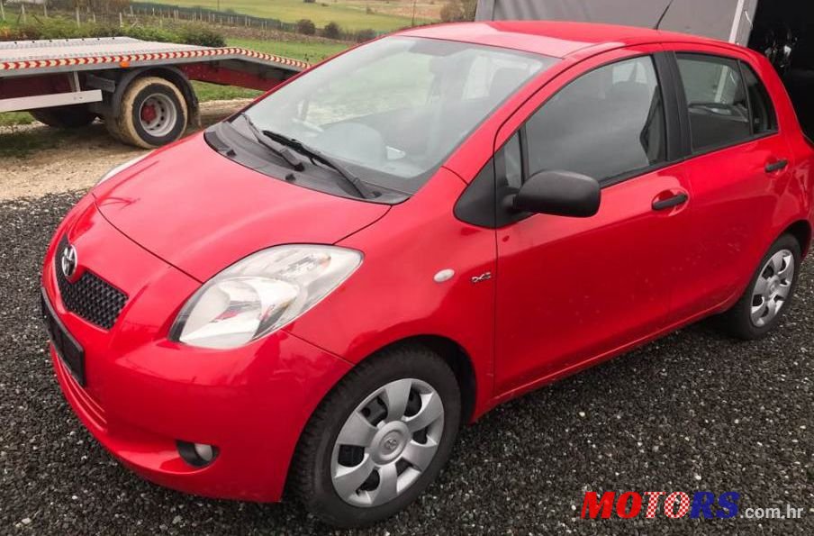 2009' Toyota Yaris photo #3