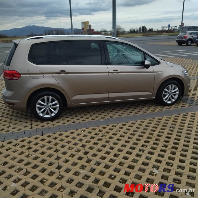 2016' Volkswagen Touran 2.0 Tdi Dsg photo #3