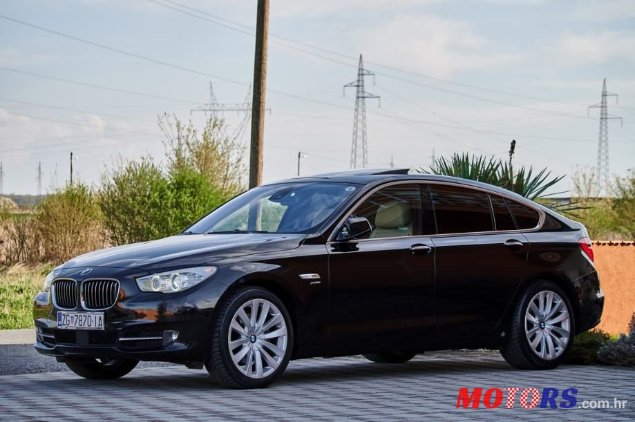 2012' BMW Serija 5 530Xd photo #2