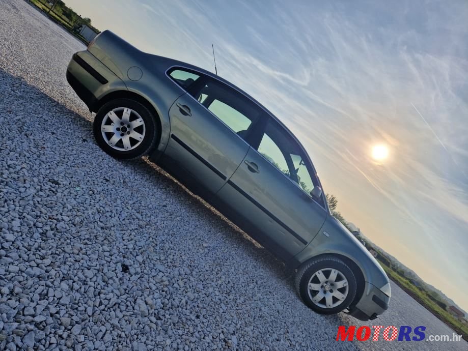 2004' Volkswagen Passat 1,9 Tdi photo #6
