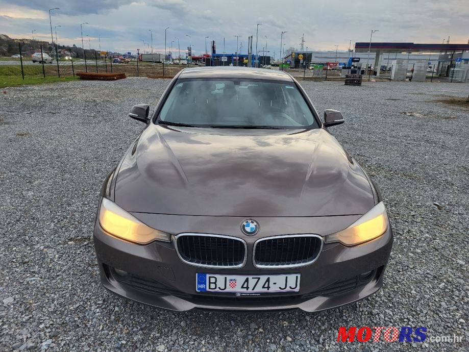 2013' BMW Serija 3 318D photo #2