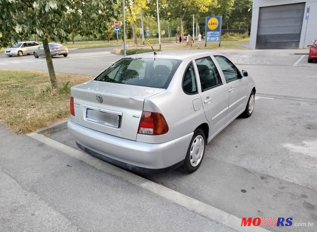 2001' Volkswagen Polo photo #3