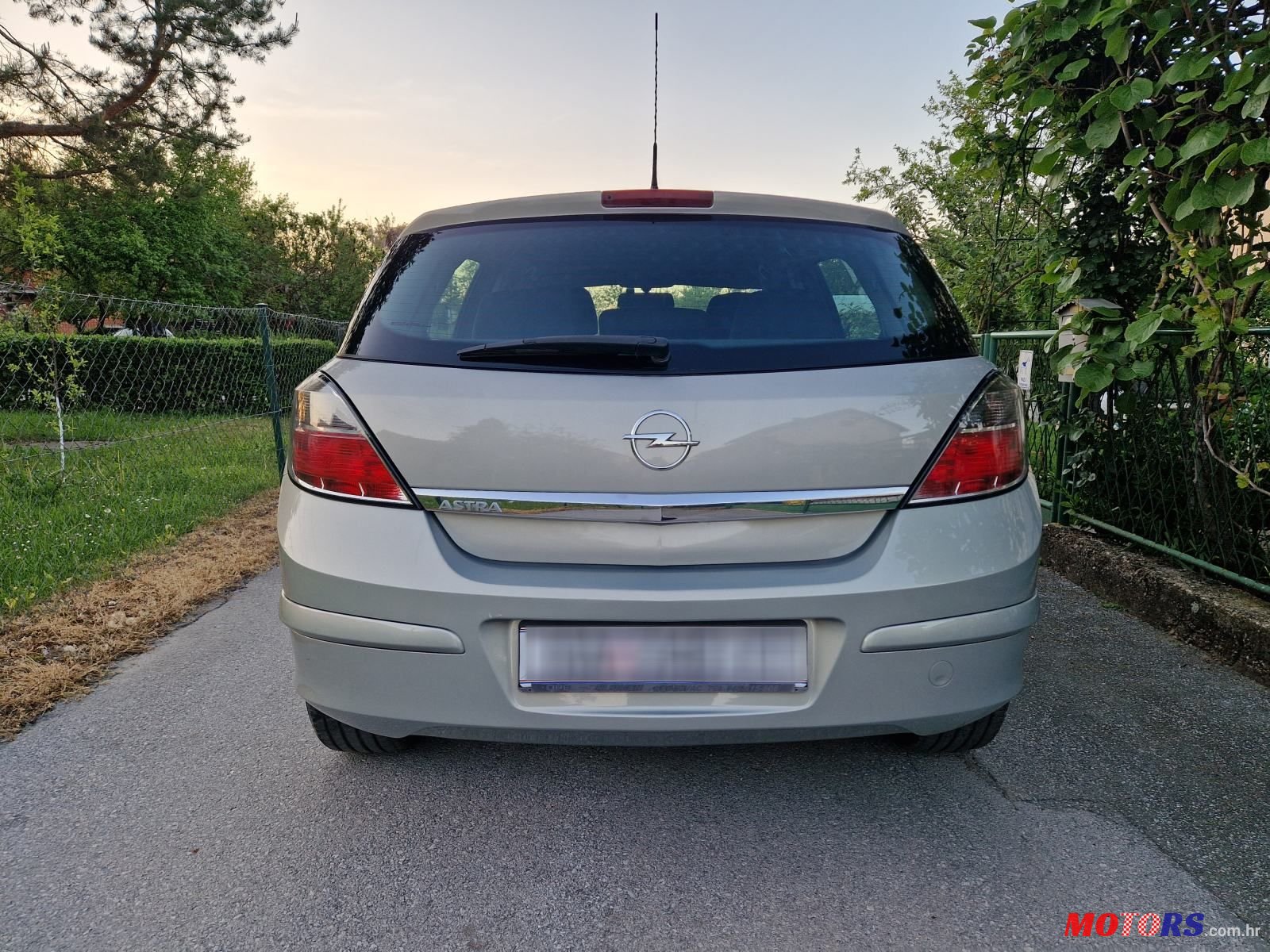 2010' Opel Astra 1,6 16V photo #4