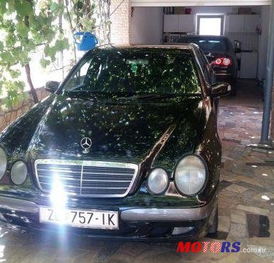 2001' Mercedes-Benz E-Klasa 220 Classic photo #2