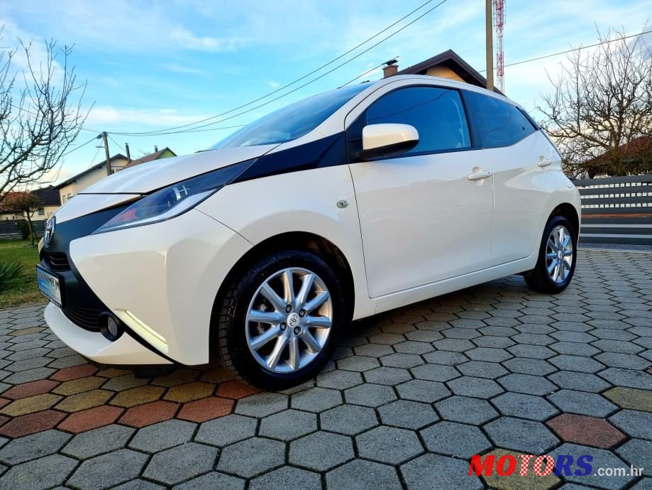 2015' Toyota Aygo photo #2