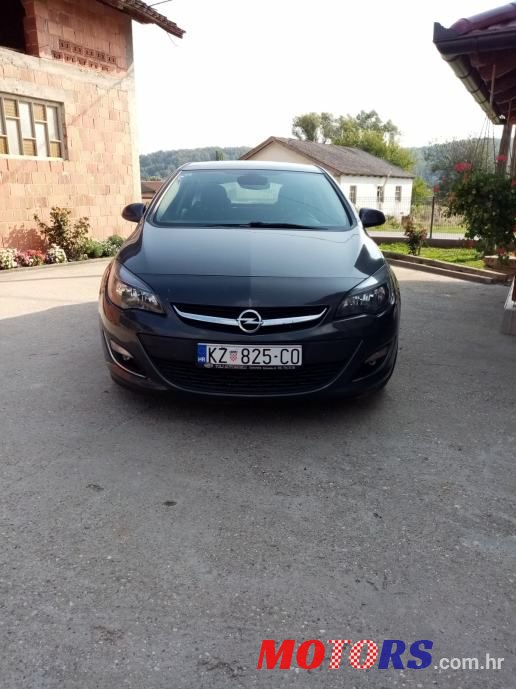 2013' Opel Astra photo #2