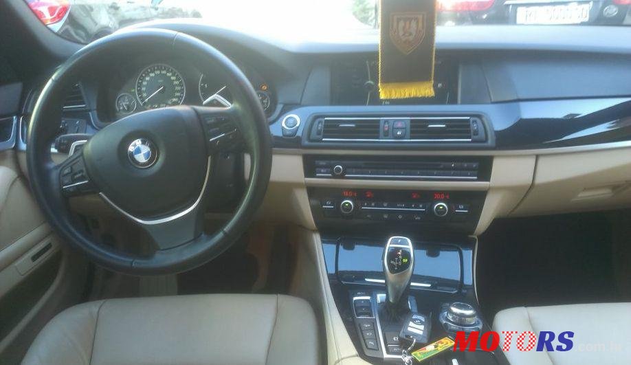 2011' BMW Serija 5 530Xd photo #1