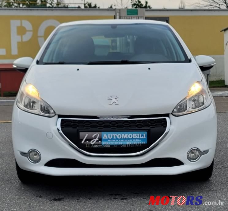 2015' Peugeot 208 photo #2