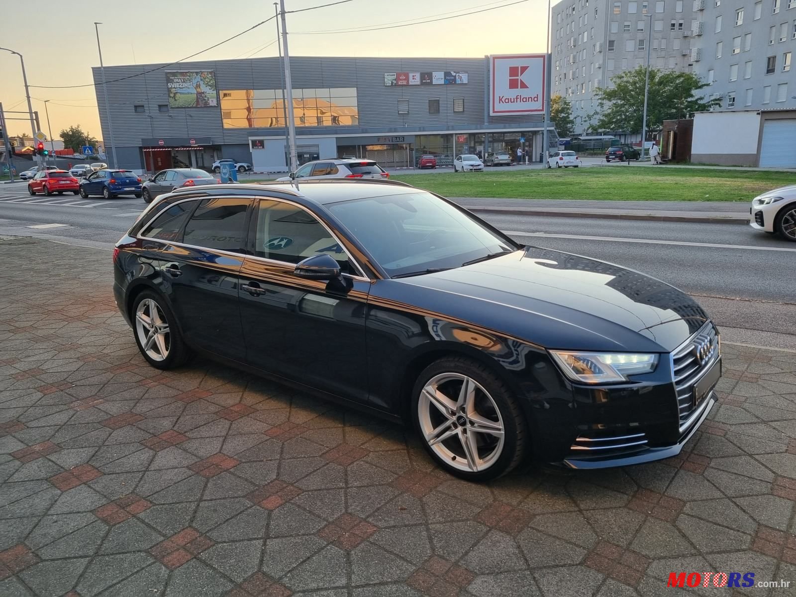 2016' Audi A4 Avant photo #4