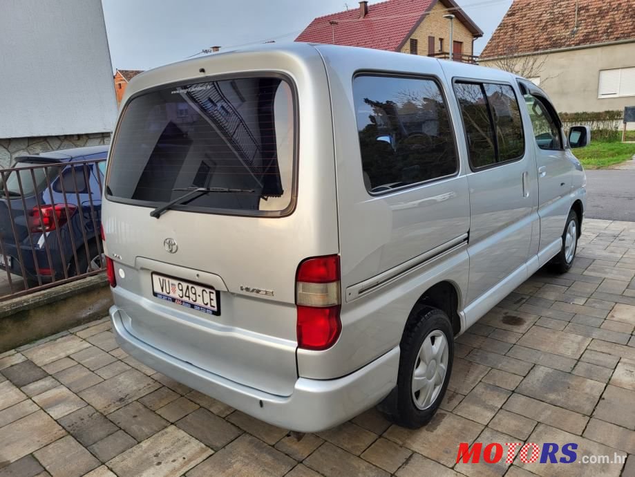 2008' Toyota Hiace photo #4