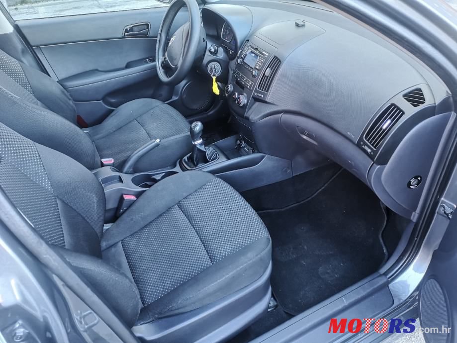 2011' Hyundai i30 1,6 Crdi photo #6