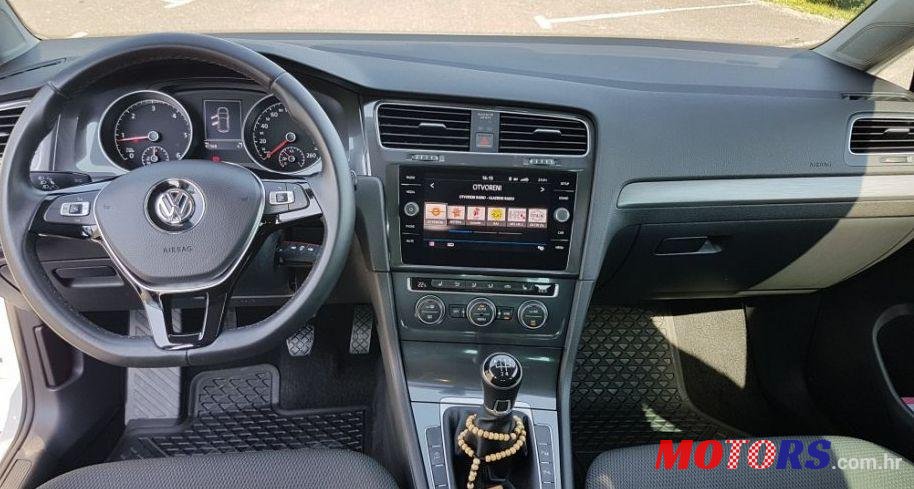 2017' Volkswagen Golf VII 1,6 Tdi Bmt photo #2