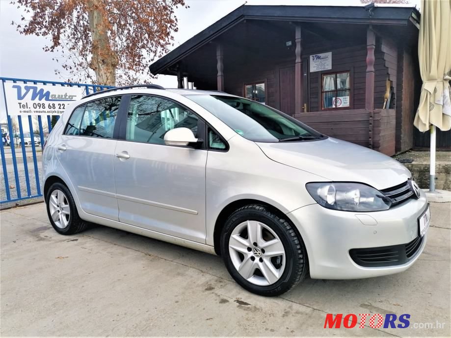 2009' Volkswagen Golf Plus photo #2