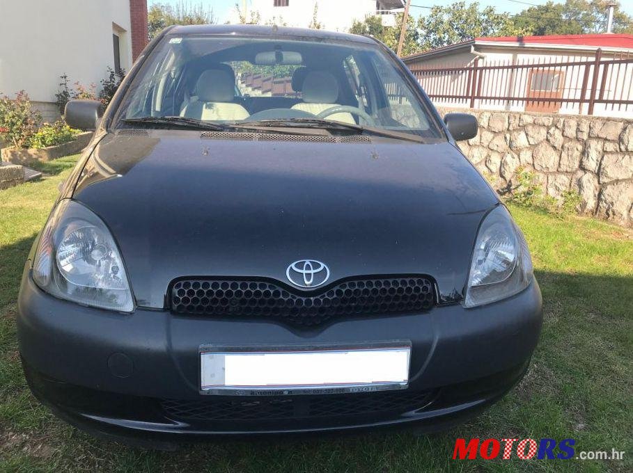 2001' Toyota Yaris 1,0 Vvt-I photo #2