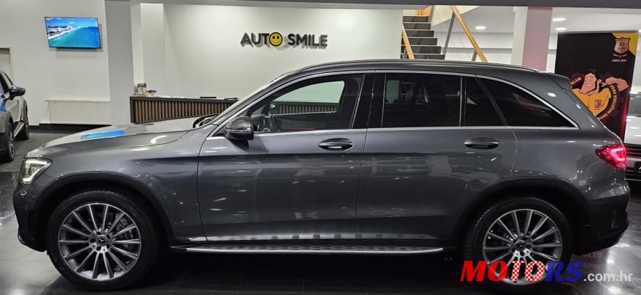 2019' Mercedes-Benz GLC 300 4Matic photo #2