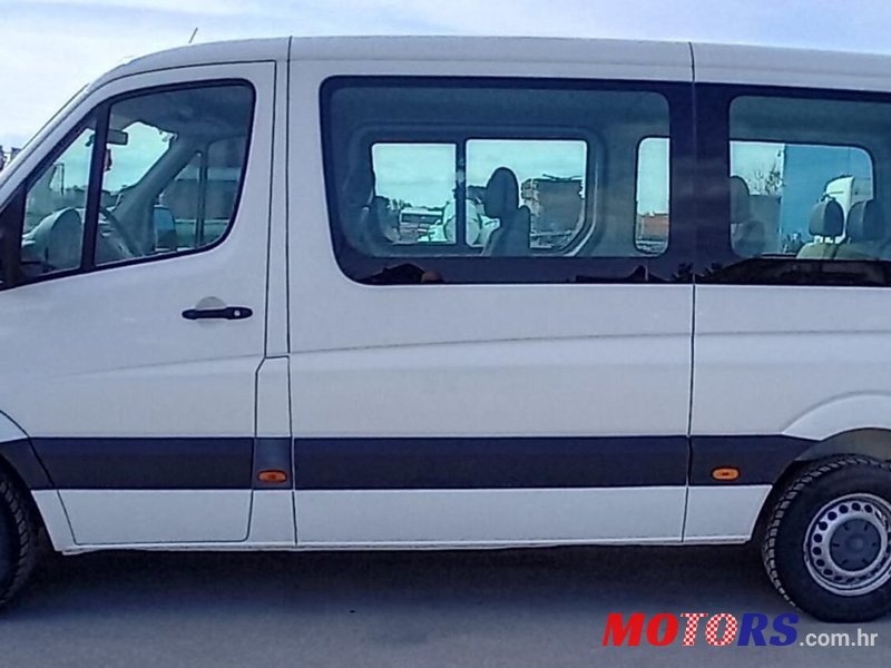 2010' Volkswagen Crafter Kombi photo #2